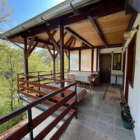 Guest house Vikendica Nada